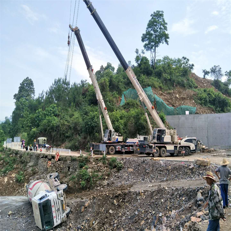 南昌青云谱汽车掉沟里叫吊车救援要多少钱